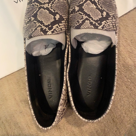 Vince Snakeskin Pattern “Paz” Leather Loafer Black/White/Grey Size: 8.5 - Picture 6 of 10